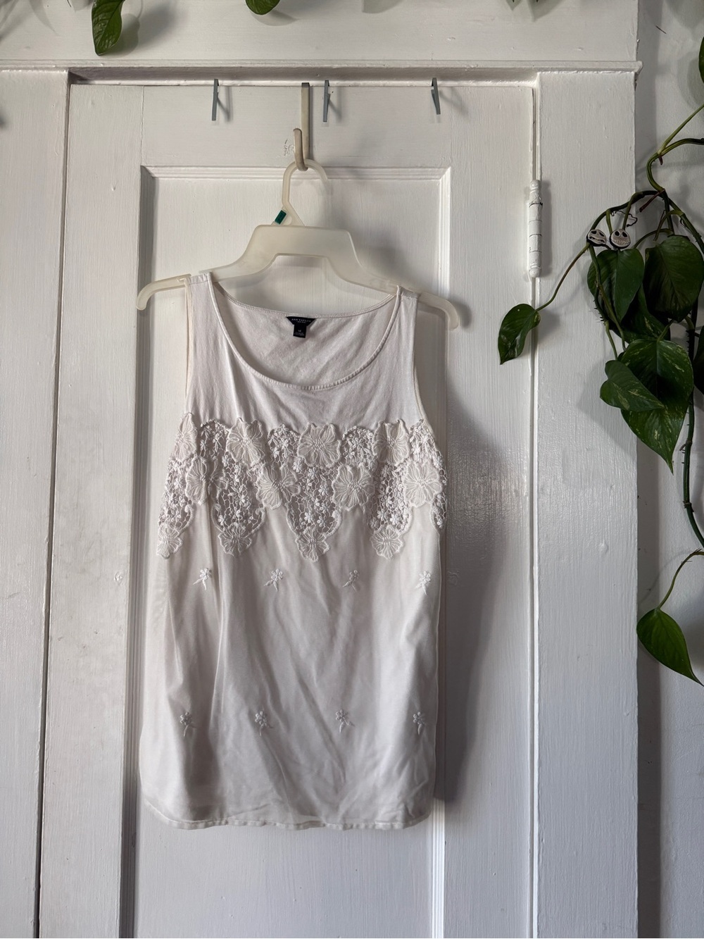 Ann Taylor size M White Lace-Trim Tank Top